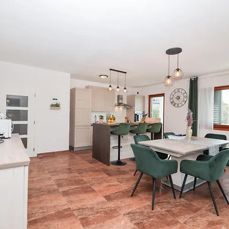 Blue Anchor * זאדאר