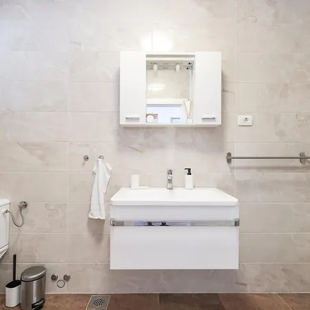 Blue Anchor דירה זאדאר