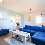 Apartment Blue Anchor