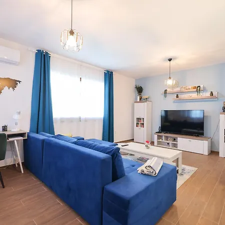 Blue Anchor アパート ザダル