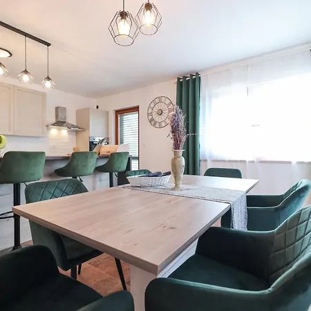 Blue Anchor アパート ザダル